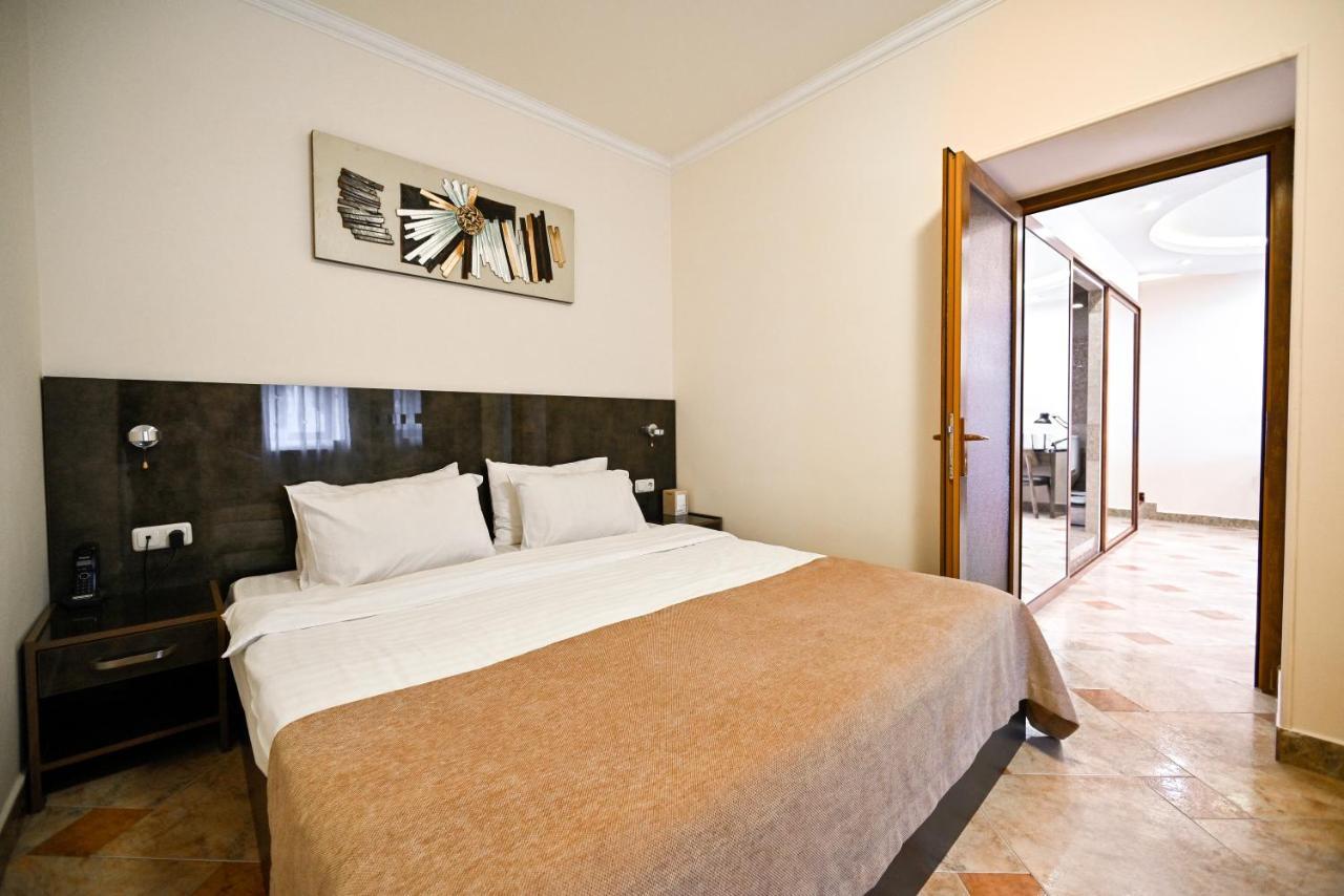 Skyline Hotel Erevan Exterior foto
