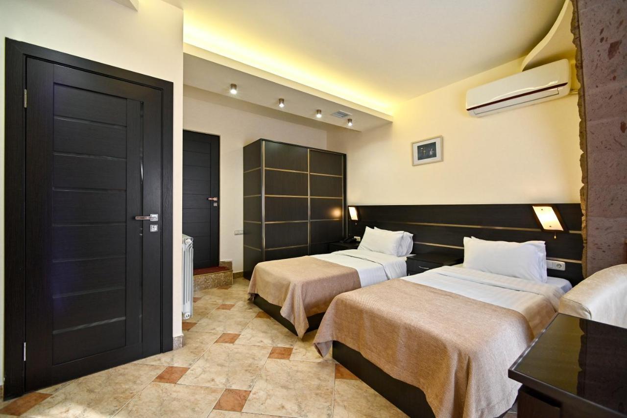 Skyline Hotel Erevan Exterior foto