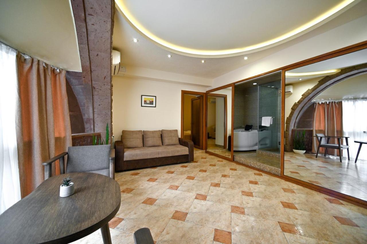 Skyline Hotel Erevan Exterior foto